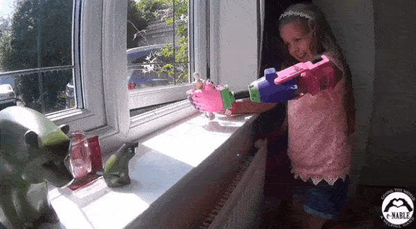 8-річна дівчинка-інвалід отримала дизайнерський 3D-протез (7 фото)