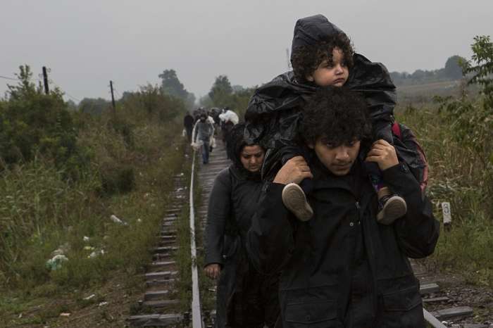 Тимчасовий притулок для біженців в Сербії (32 фото)