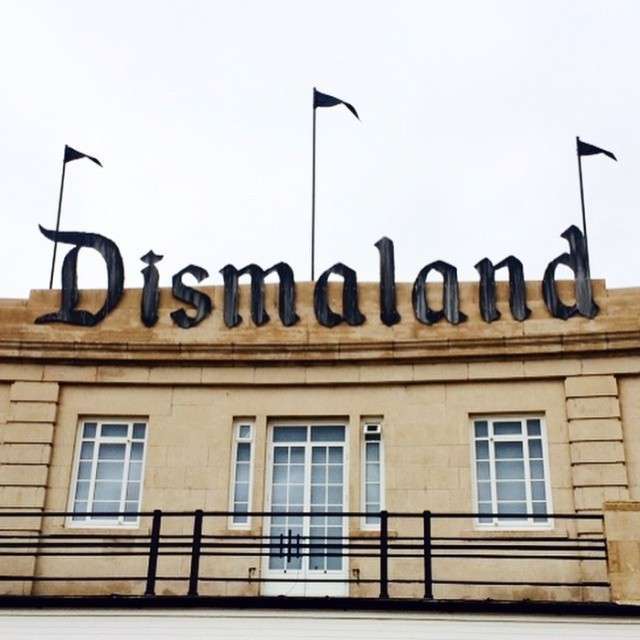 У Великобританії відкрився похмурий «Діснейленд» - Dismaland (21 фото)