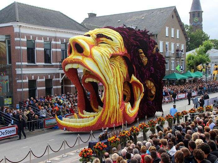 У голландському місті Зюндерт пройшов традиційний парад квітів (14 фото)