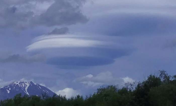 Незвичайні хмари в небі над Камчаткою (7 фото)