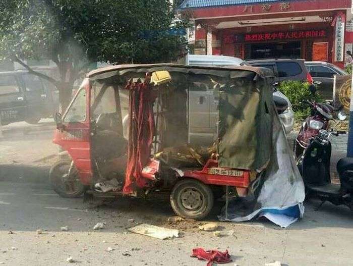 У Китаї вибухнули 17 бомб, які перебували всередині посилок (13 фото)