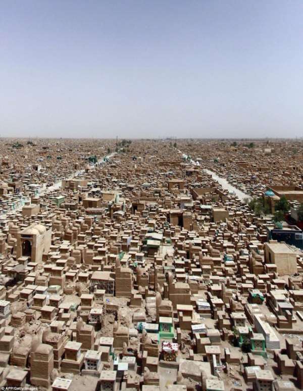 Іракське кладовищі Ваді ас-Салам – найбільше кладовище у світі (4 фото)