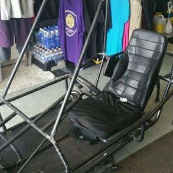 Студент-інвалід перетворив інвалідне крісло в баггі з «Божевільного Макса» (8 фото)