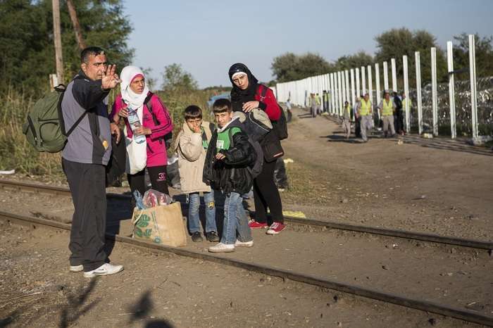 Репортаж з угорської табору для біженців (25 фото)