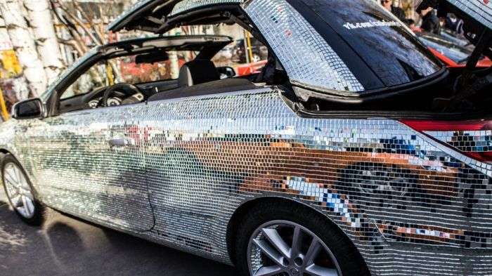 Житель ХМАО инкрустировал свій автомобіль десятками тисяч дзеркал (15 фото)