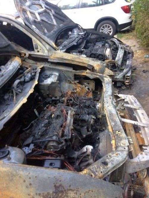 Святкуючи покупку BMW, житель Ростова-на-Дону спалив три автомобіля (3 фото)