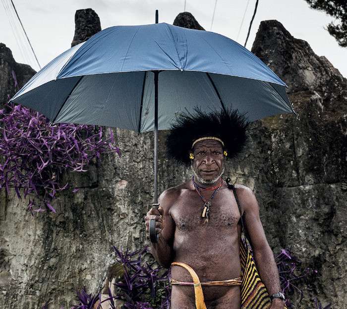 Роль сучасних технологій в житті племен (19 фото)