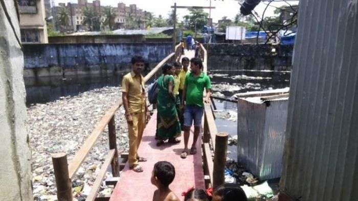 Індійський хлопець побудував міст у нетрях Мумбая (6 фото)