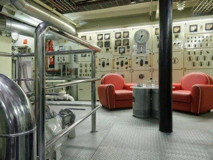 Радянський корабель-розвідник перетворили в суперроскошную яхту (11 фото)