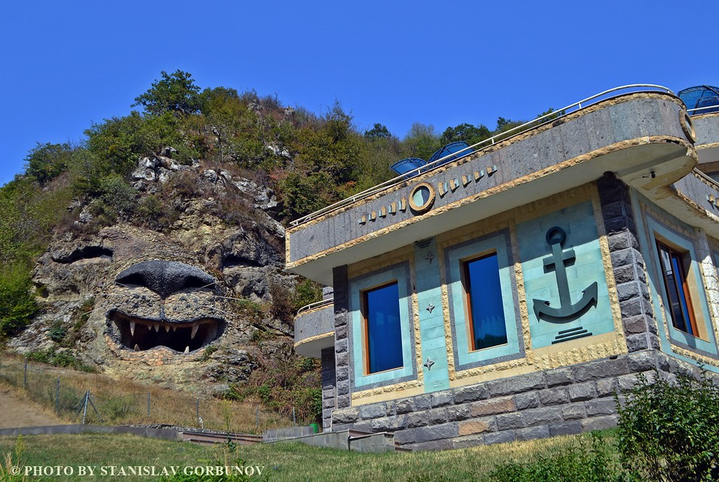 Село Ванк - торжество армянского китча 