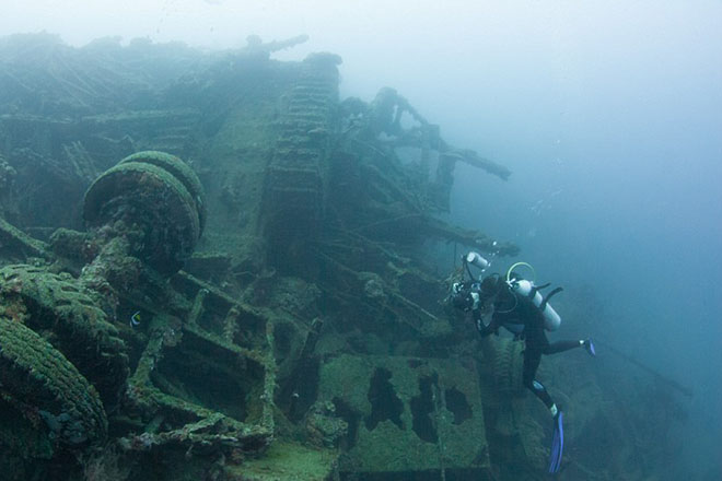 Подводное кладбище старых танков Интересное