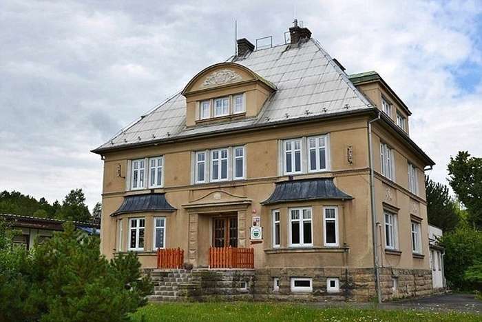 Пенсіонер знайшов речі своєї сімї, що пролежали на горищі з часів Другої світової війни (12 фото)