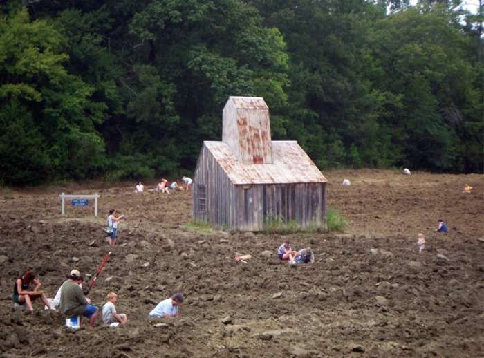 Алмазний кратер в Мерфрісборо, штат Арканзас, США. Все, що знайдеш - твоє (15 фото)