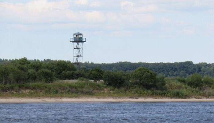 Незвичайний прикордонник на російсько-китайському кордоні (3 фото)