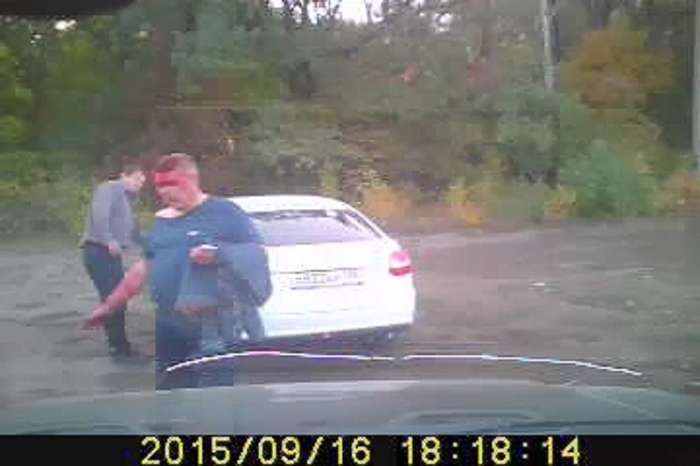 У Воронежі «підполковник поліції» побив водія (3 фото + 4 відео)