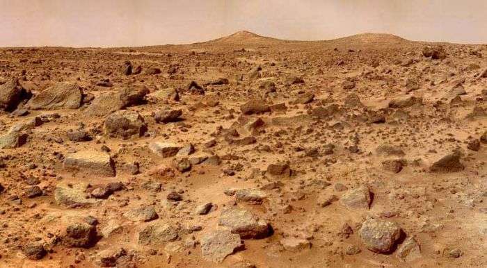 NASA знайшло прямі докази існування рідкої води на Марсі (2 фото)