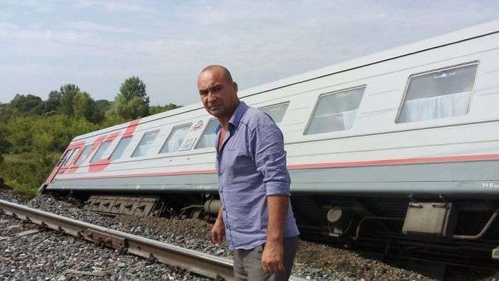 У Мордовії 4 вагони пасажирського потягу зійшли з рейок (4 фото)