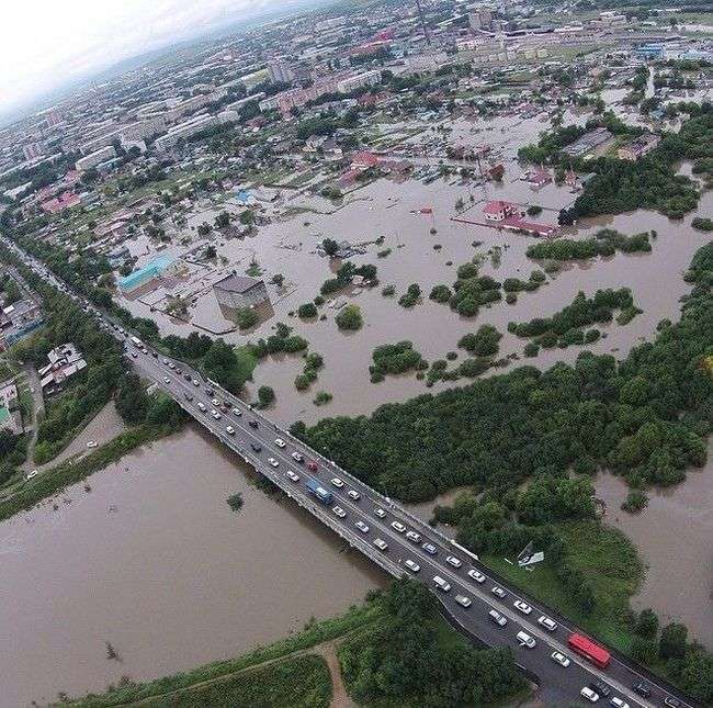 Уссурійськ і довколишні населені пункти виявилися затопленими (19 фото)