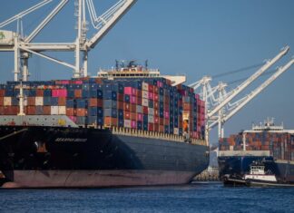 США тиснуть на країни, щоб вони стягували з суден плату за очищення від забруднення