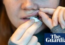 Різке зростання використання нікотинових пакетів серед підлітків у Великобританії: зростаюча проблема охорони здоров’я