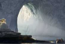 «Виродок природи»: вчені вважають, що лід Гренландії бурхить, як розплавлена скеля