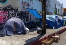 Федеральний уряд розширює релігійні програми лікування від наркоманії для бездомних