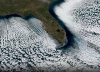 Velkolepé oblačné útvary nad Floridou zachycené satelitem NOAA