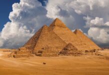 Der bleibende Mythos der alten Außerirdischen: Warum wir nach Antworten immer noch in den Sternen suchen