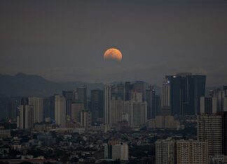 Blood Moon 2026: Primeiras Imagens do Eclipse Lunar Total