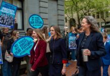 Молодь, яка подала до суду на Трампа через накази «вивільнити» енергію, намагається відновити справу