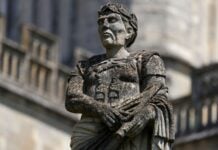 Římský původ neodpovídá starověkým historickým záznamům v Británii