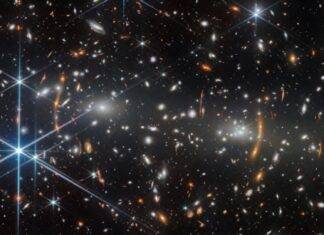 JWST Captures 4.4-Billion-Year-Old Galaxy Cluster MACS J0553
