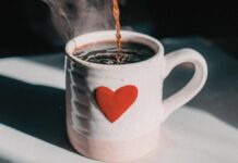 ¿Cuántas tazas de café son seguras? Las nuevas directrices de la AHA sobre la cafeína y la salud del corazón
