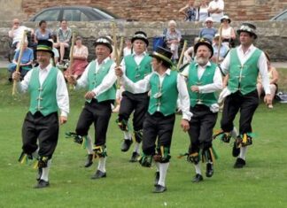 La storia e l’evoluzione della Morris Dance: dal rituale rurale all’inclusività moderna